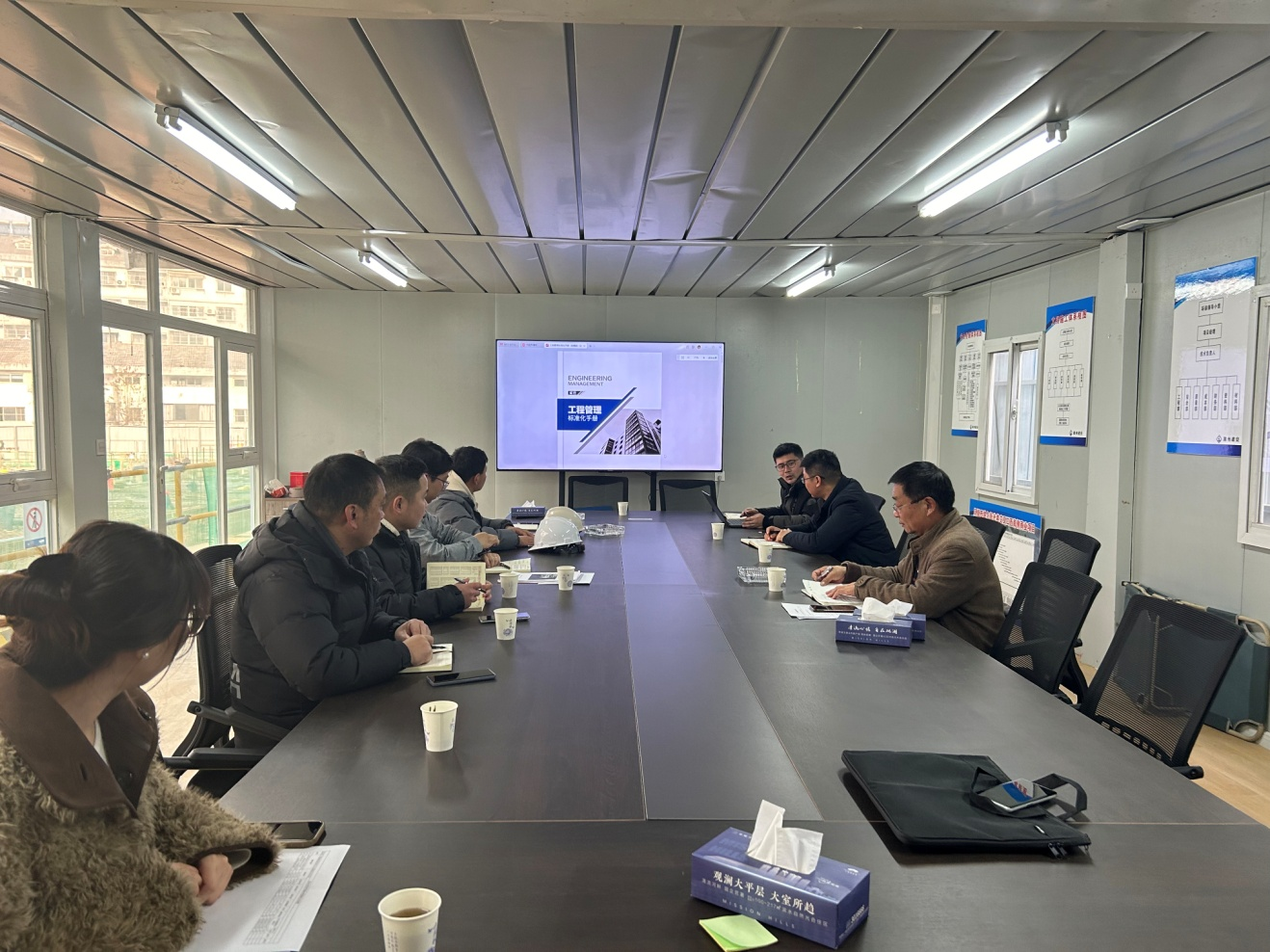 鳳凰西路商業(yè)開發(fā)項(xiàng)目開展再學(xué)習(xí)《工程管理標(biāo)準(zhǔn)化手冊》活動